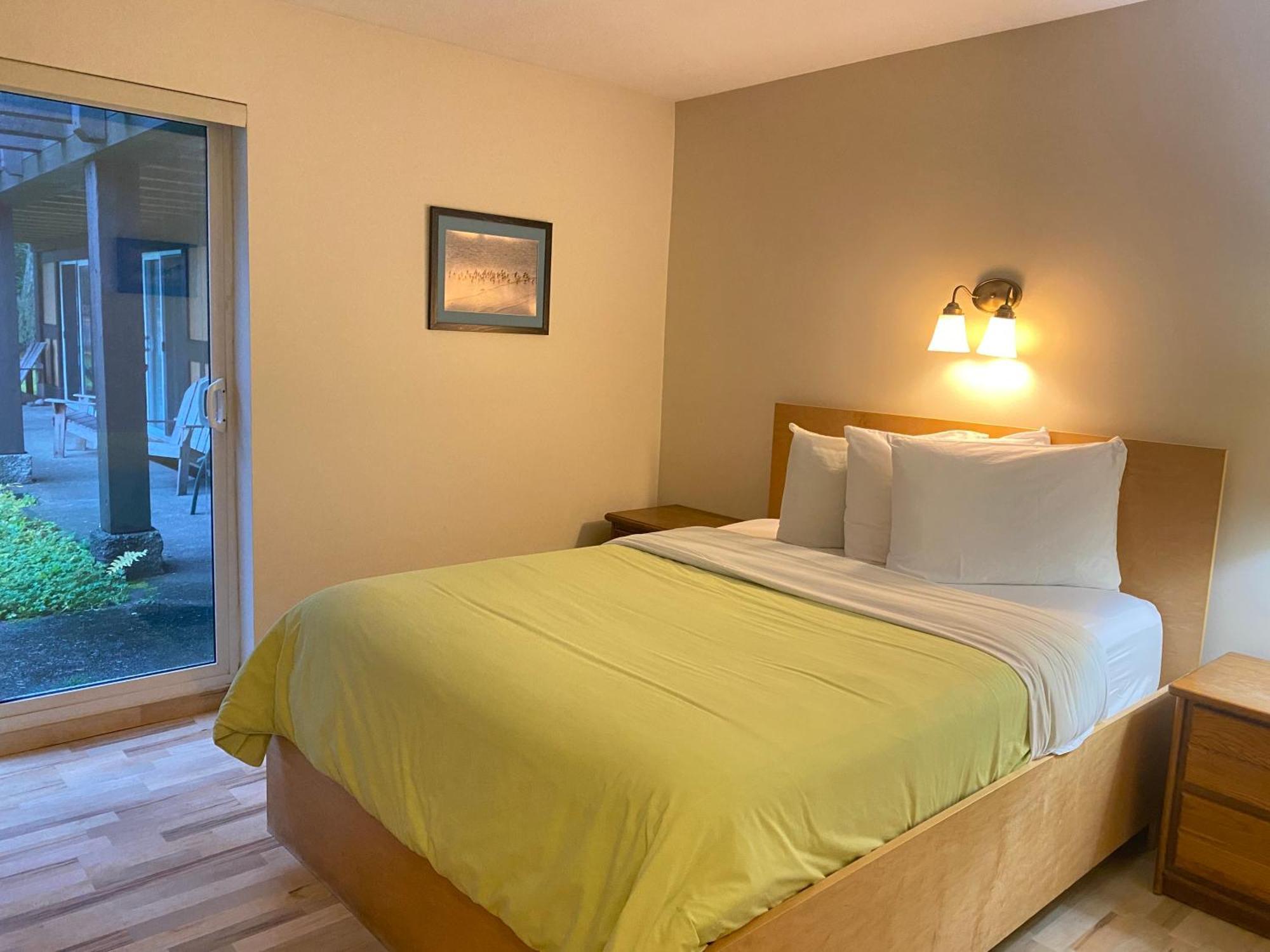 Queen Suite with Sea View