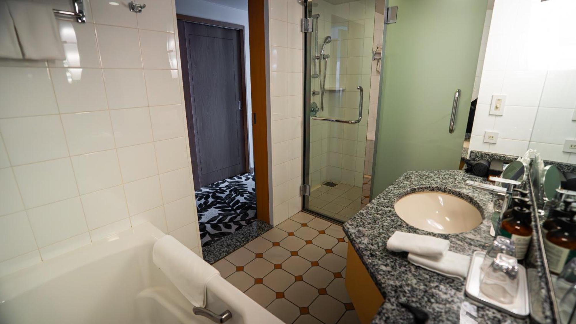Premium Queen Room with City View