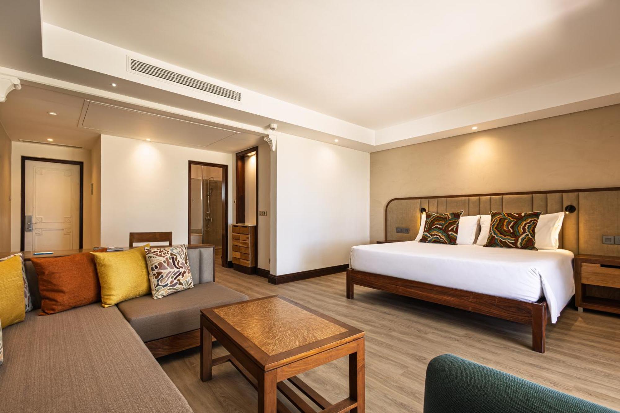 Deluxe Room (2 Adults + 1 Child)
