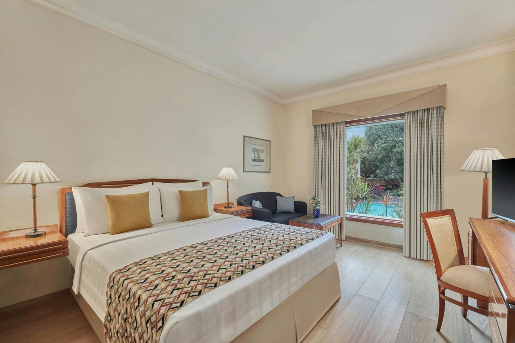 Fern Classic King Room with Pool View
