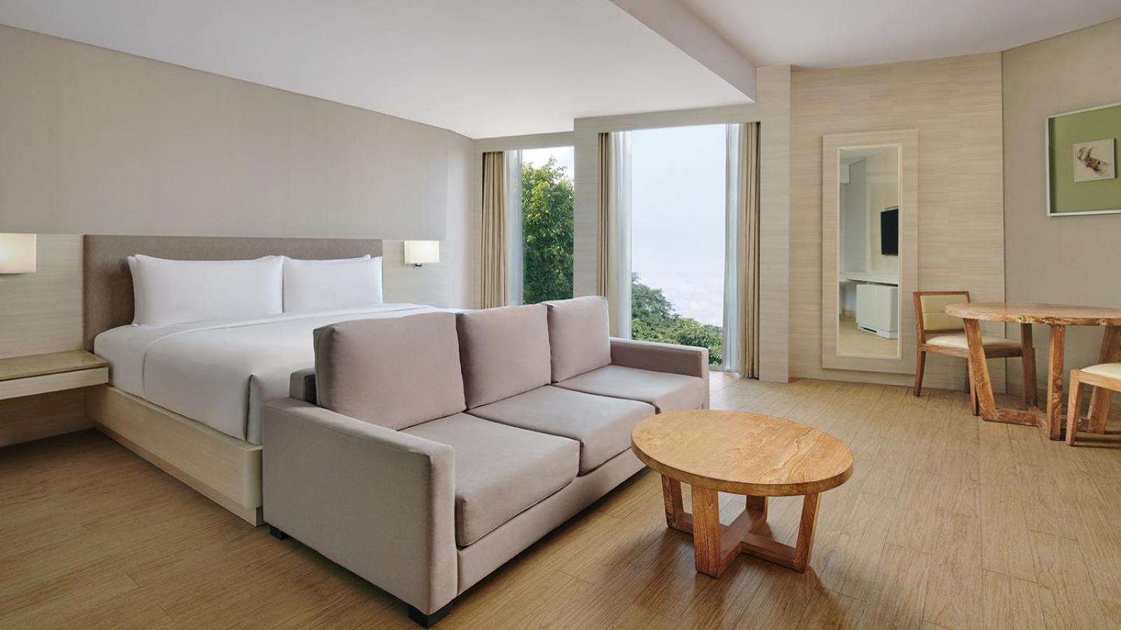 1 King Bed, City View, Deluxe Corner Room with Free Daily Mini-bar