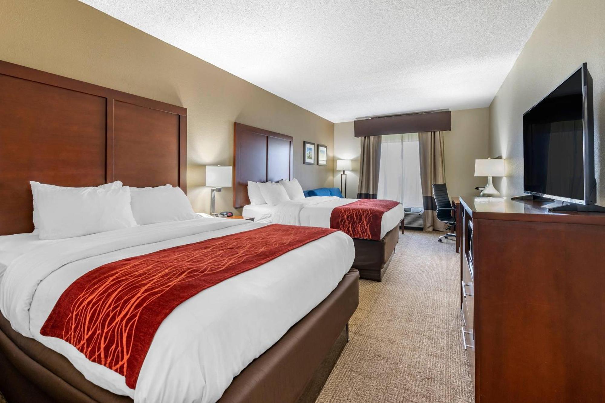 Queen Room with Two Queen Beds and Sofa Bed - Non-Smoking