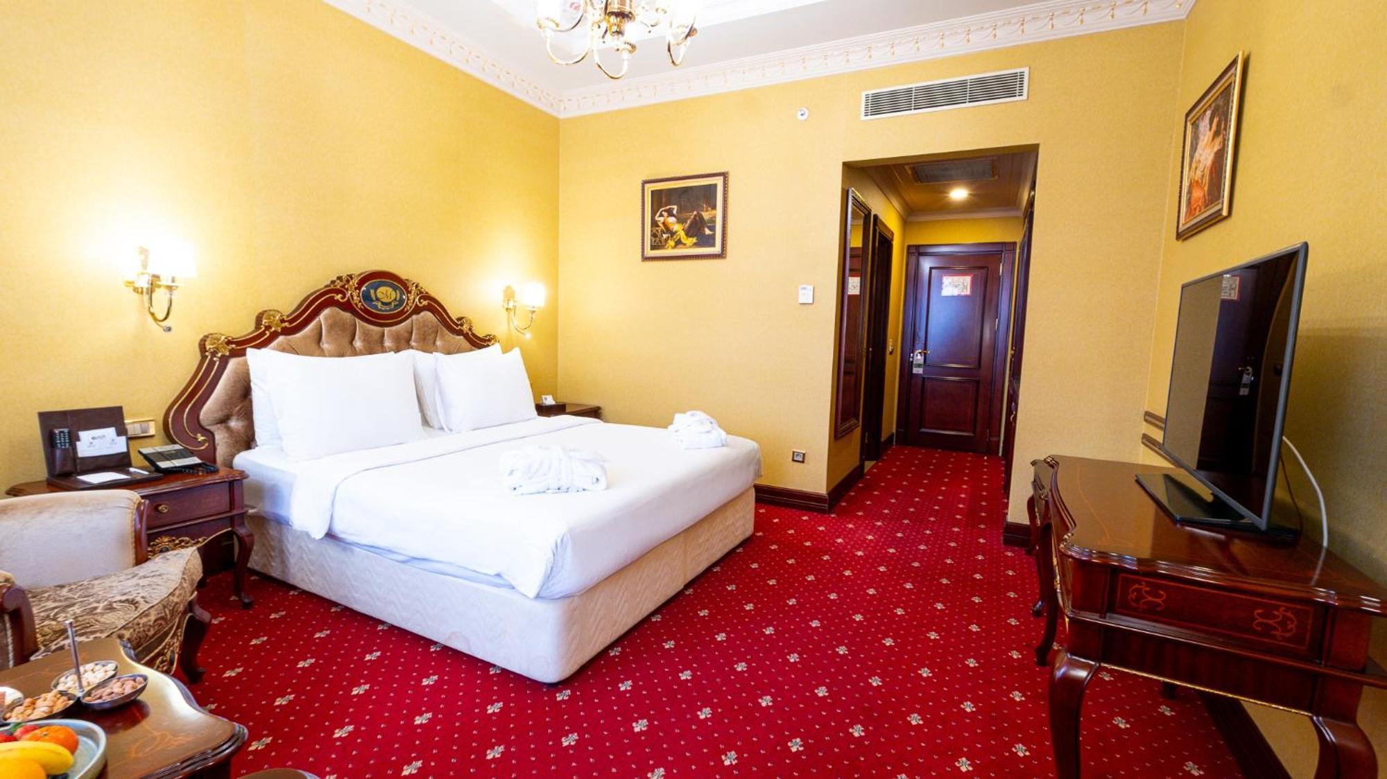 Standard Queen Room