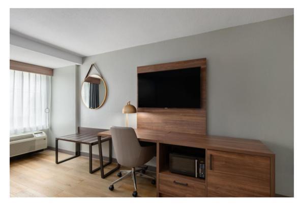 1 King Bed, Mobility Accessible Room with Roll-In Shower, Non-Smoking
