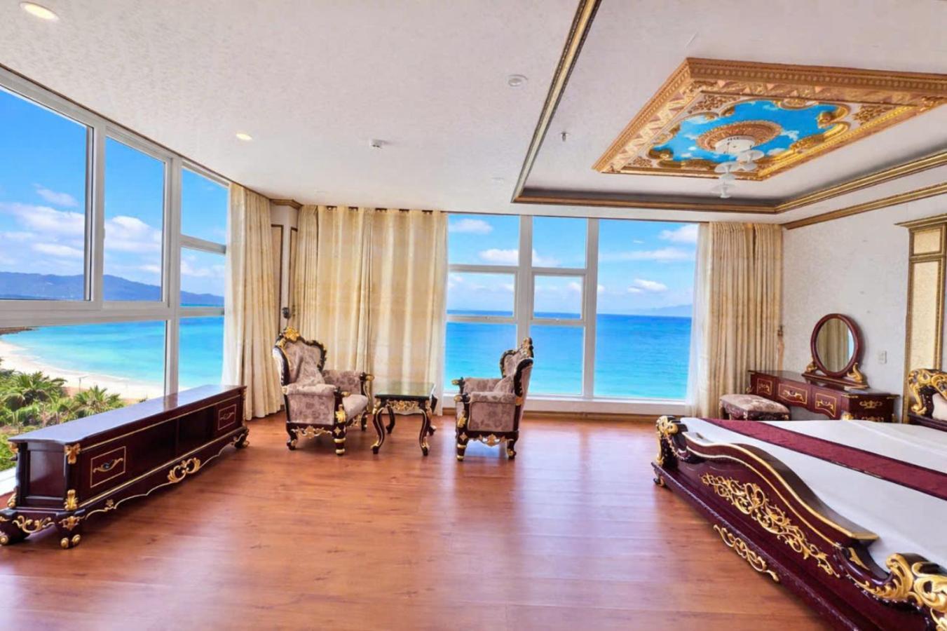 LUXURY APARTMENT OCEAN VIEW WITH BALCONY