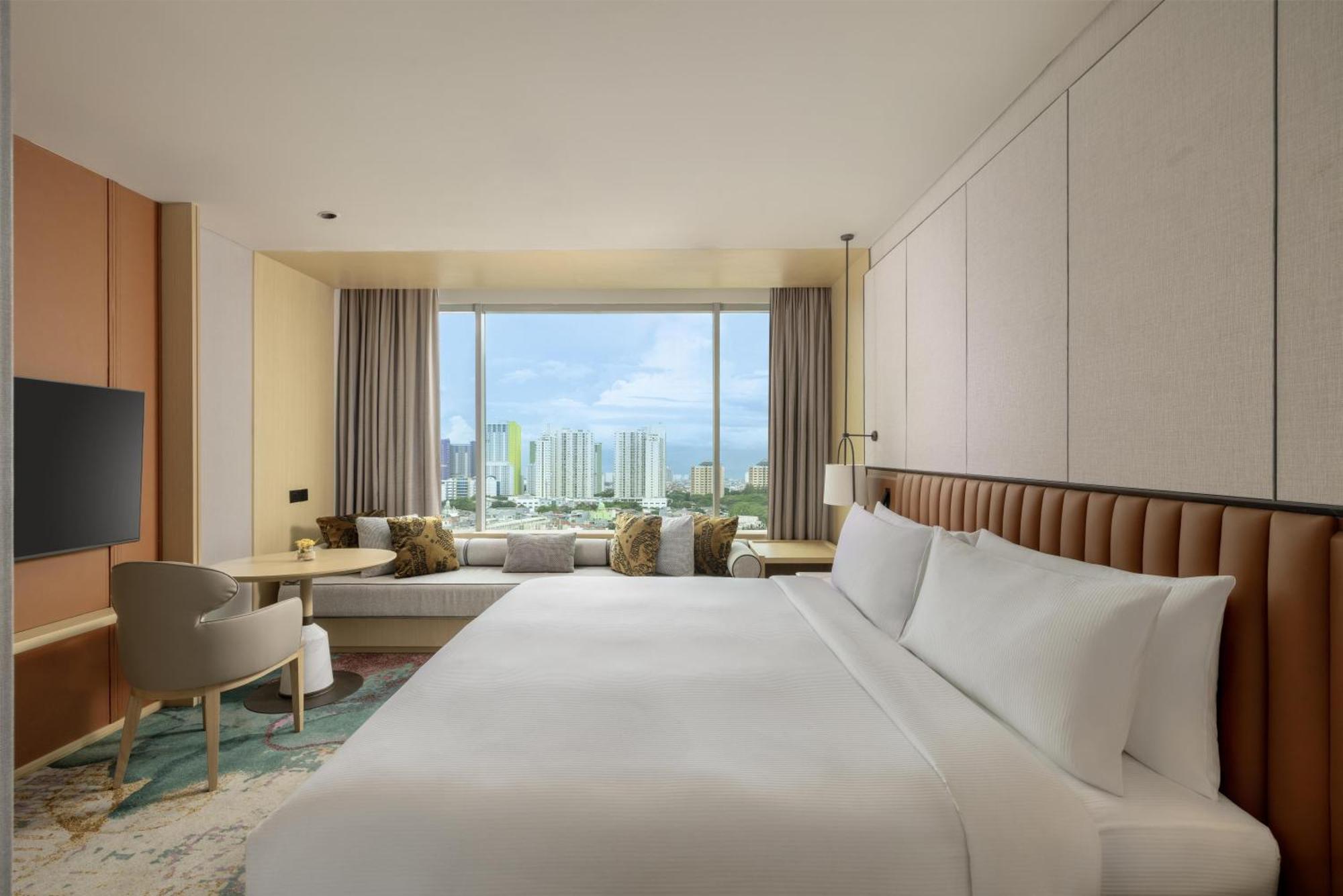 Deluxe King Suite
