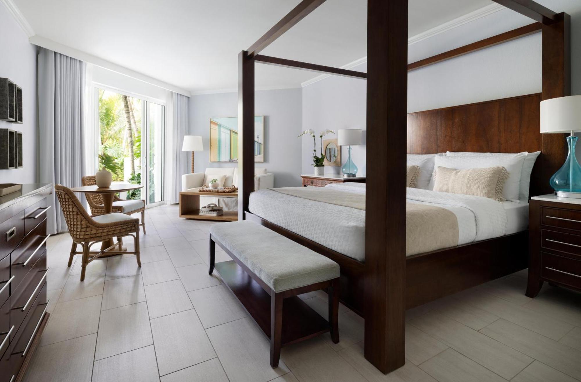 West Bay Swim-up Oversize Club Level Junior Suite