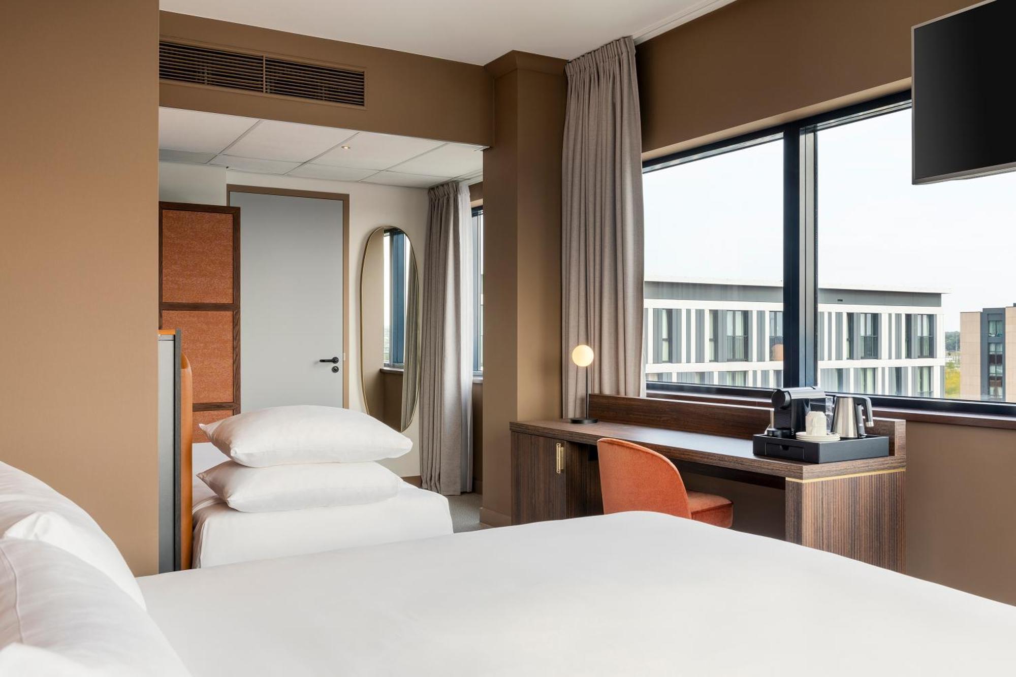 Urban Triple Room