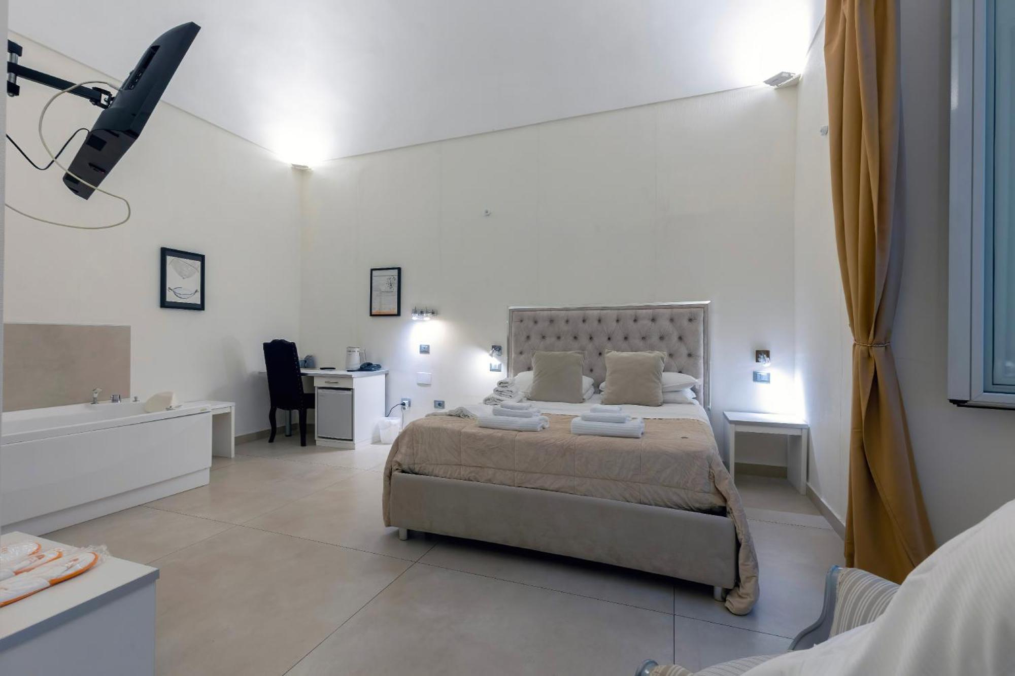 Deluxe Suite with Spa Bath