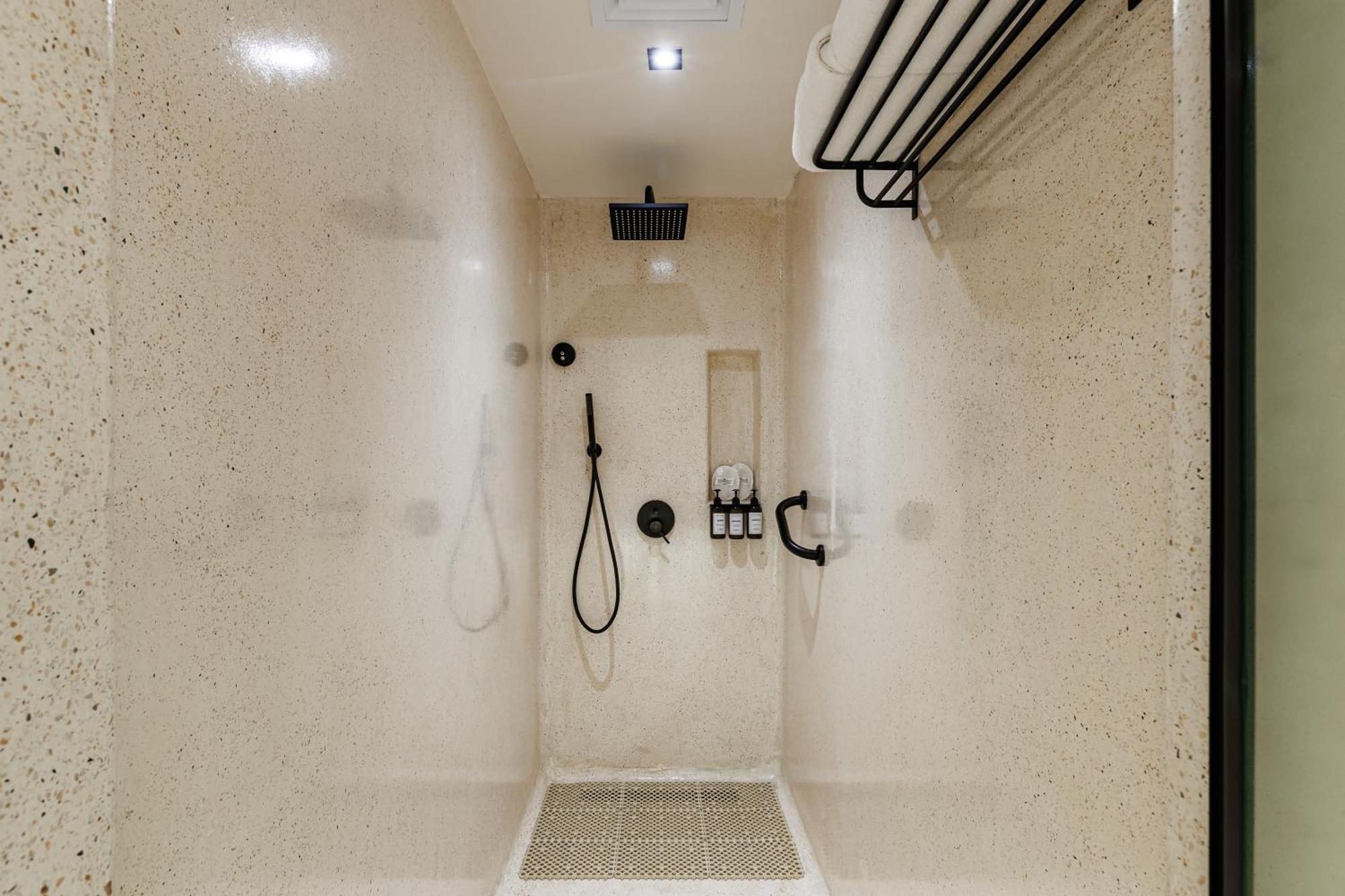 Deluxe Beach Front Pool Suite