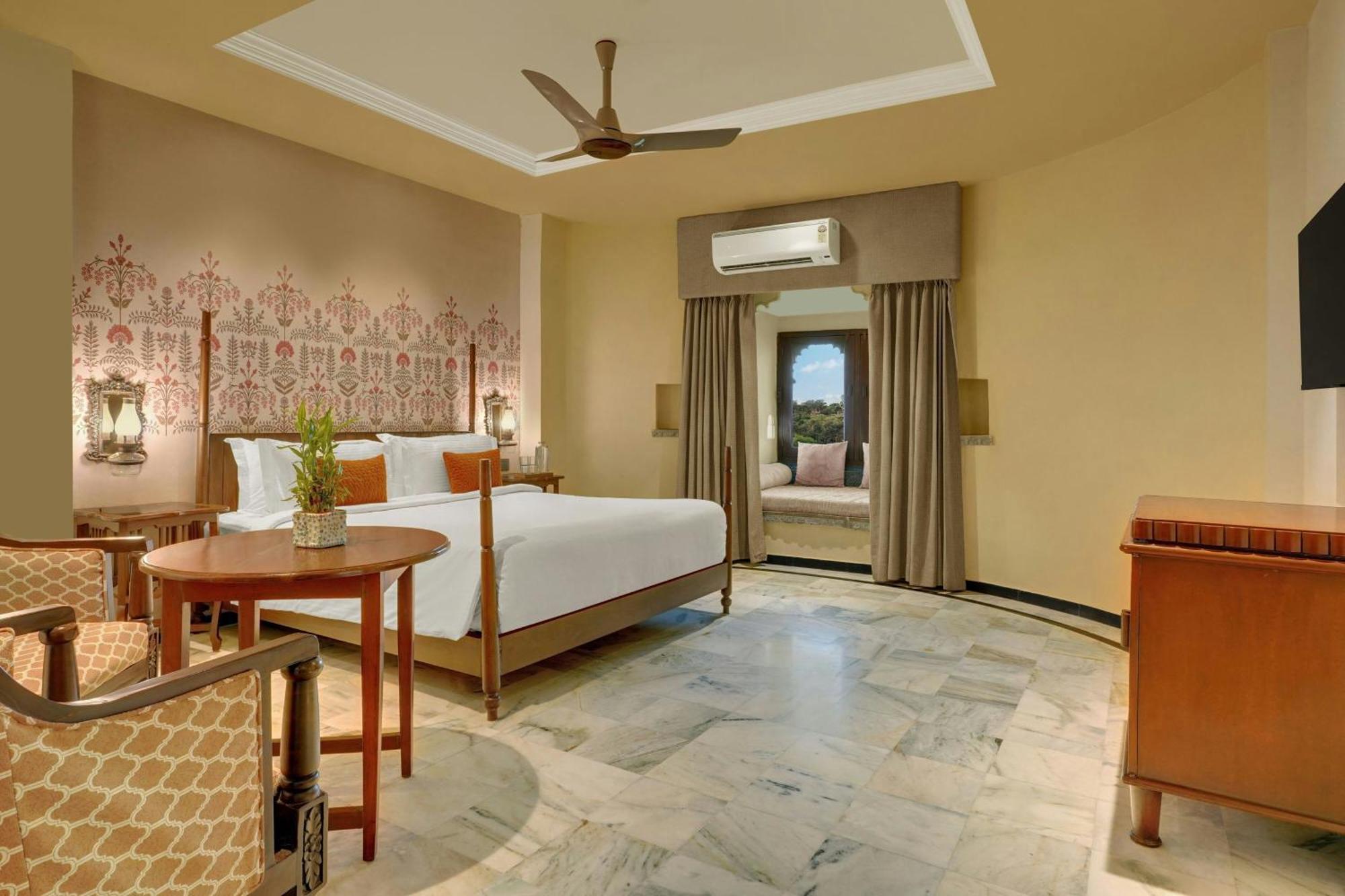Hazel King Suite with Garden View