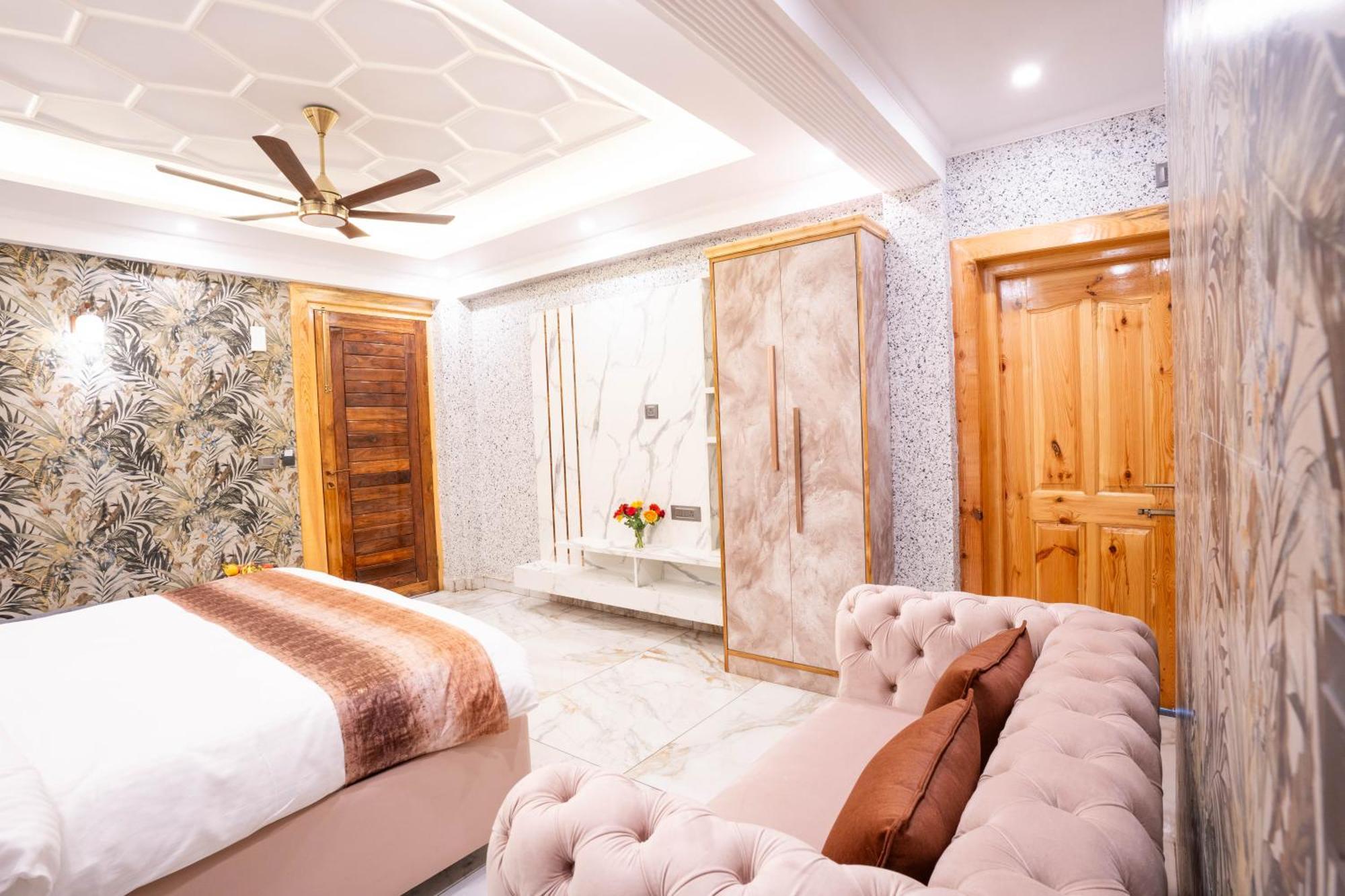 Deluxe Double or Twin Room with Mountain View