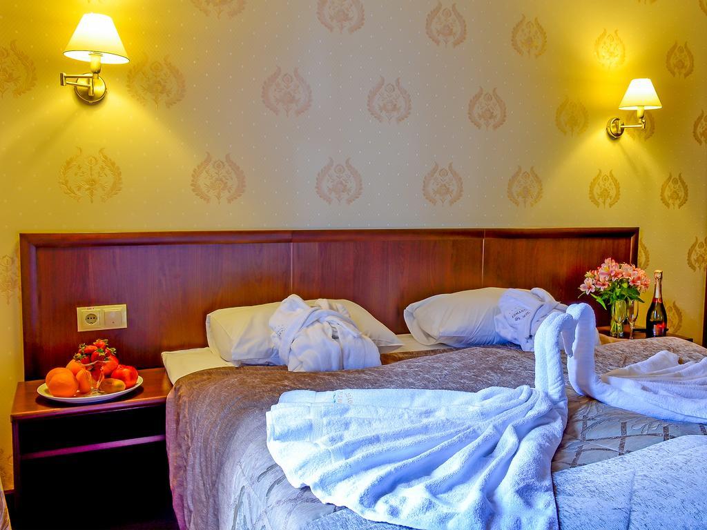 Suite with Balcony and Spa Access