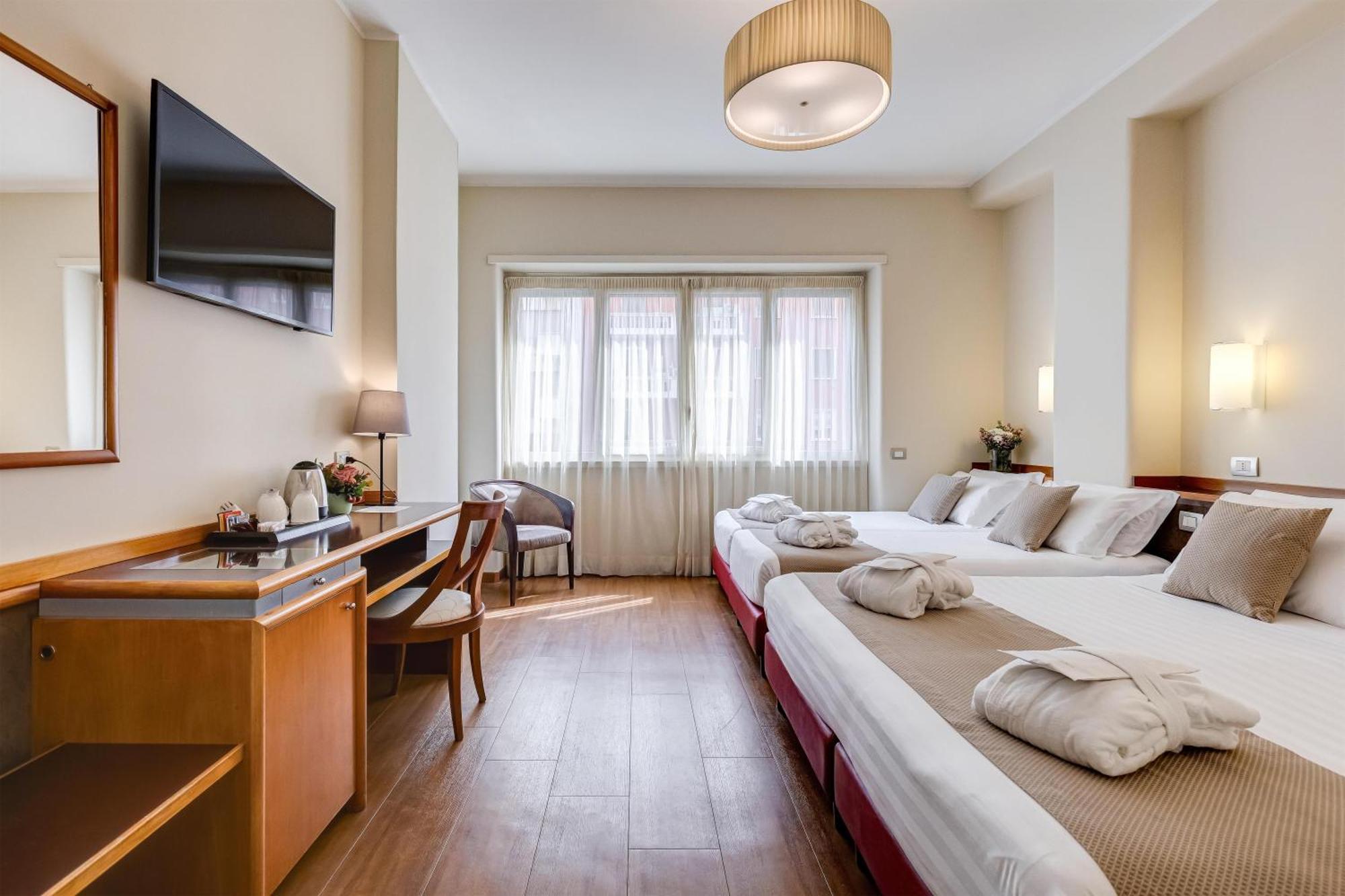 Comfort Queen Room with Extra Single Bed
