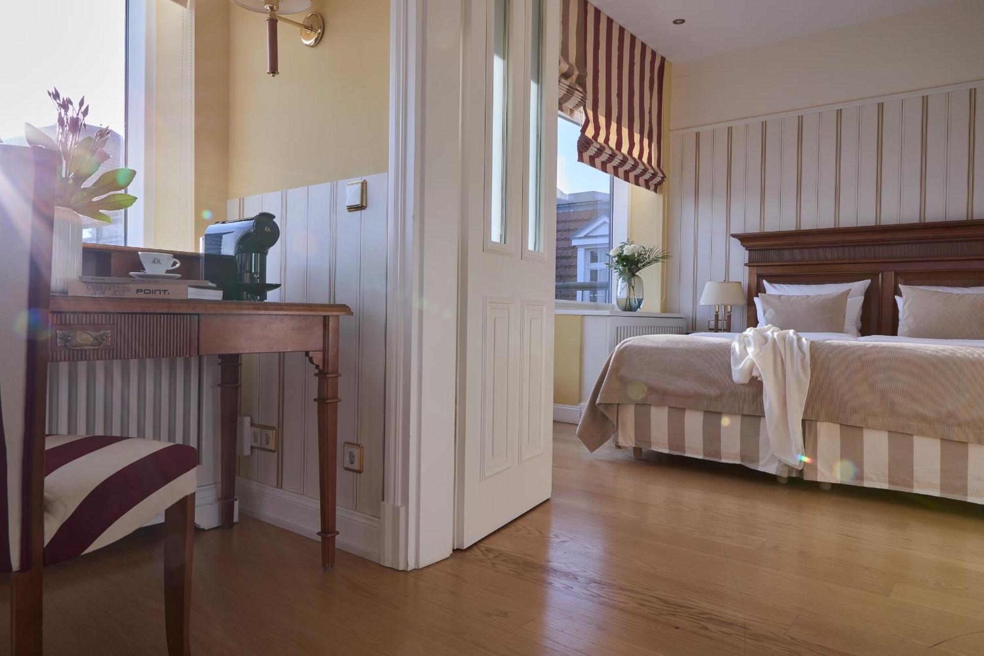 Suite with panoramic sea view