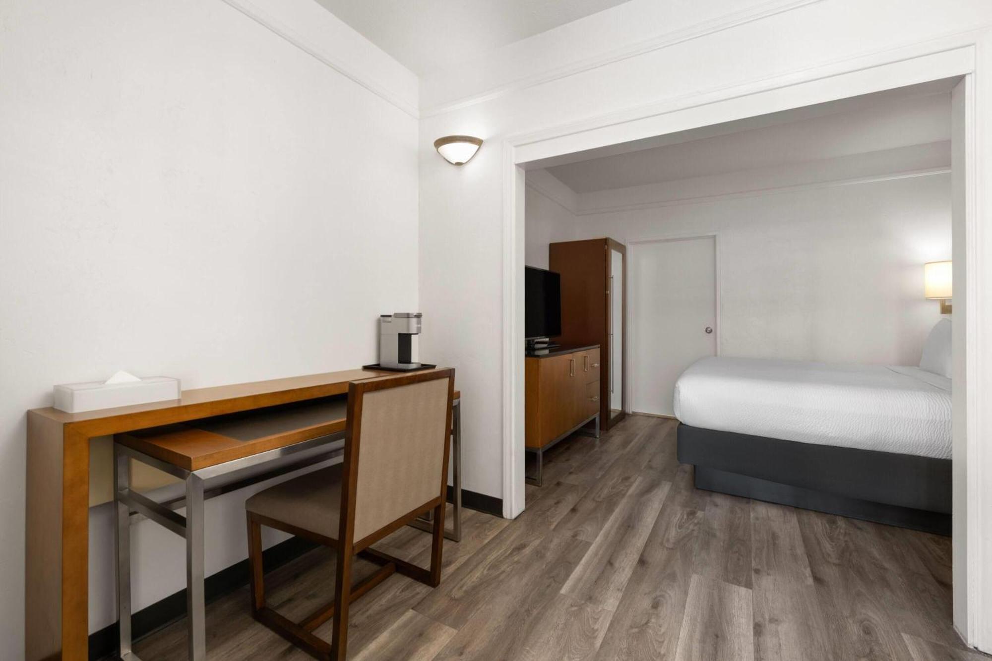 King Studio Suite - Non-Smoking