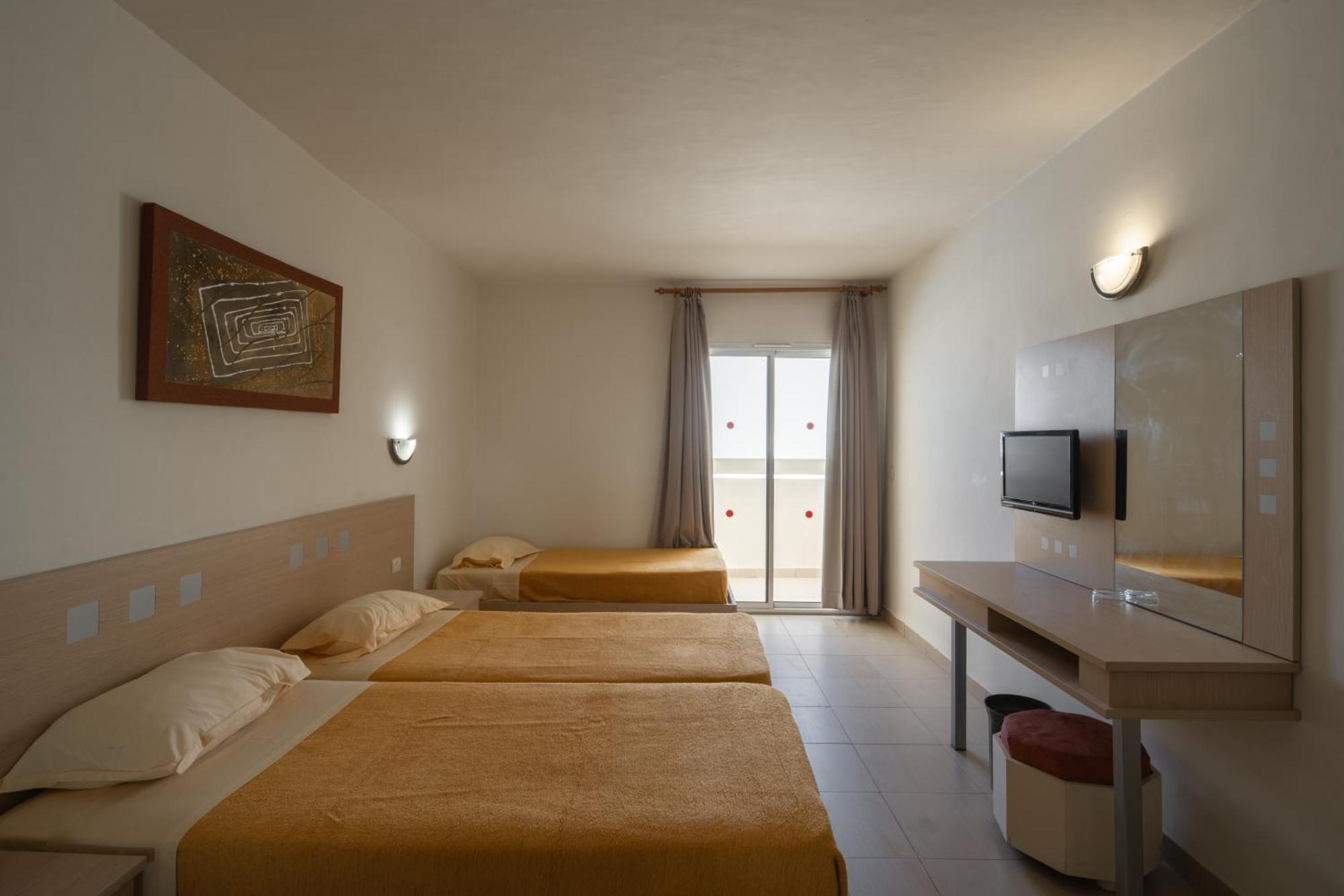 Triple Room with Garden View