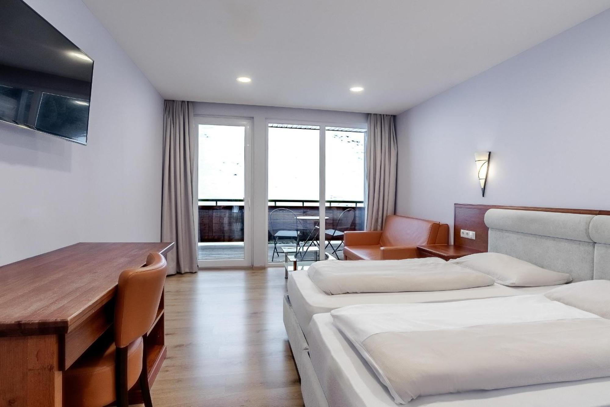 Twin Room with Bath