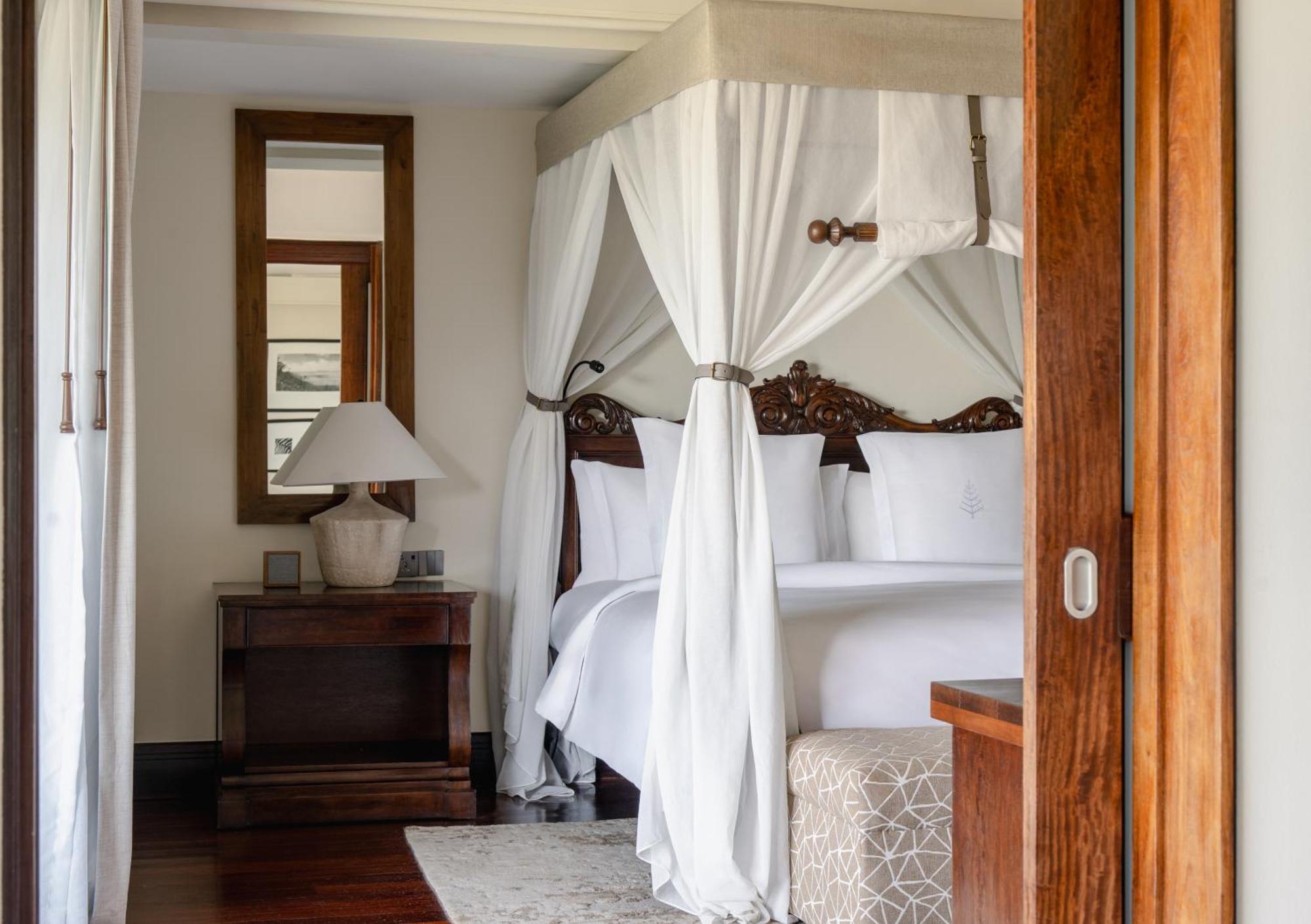 Horizon Room Water Hole View King Bed