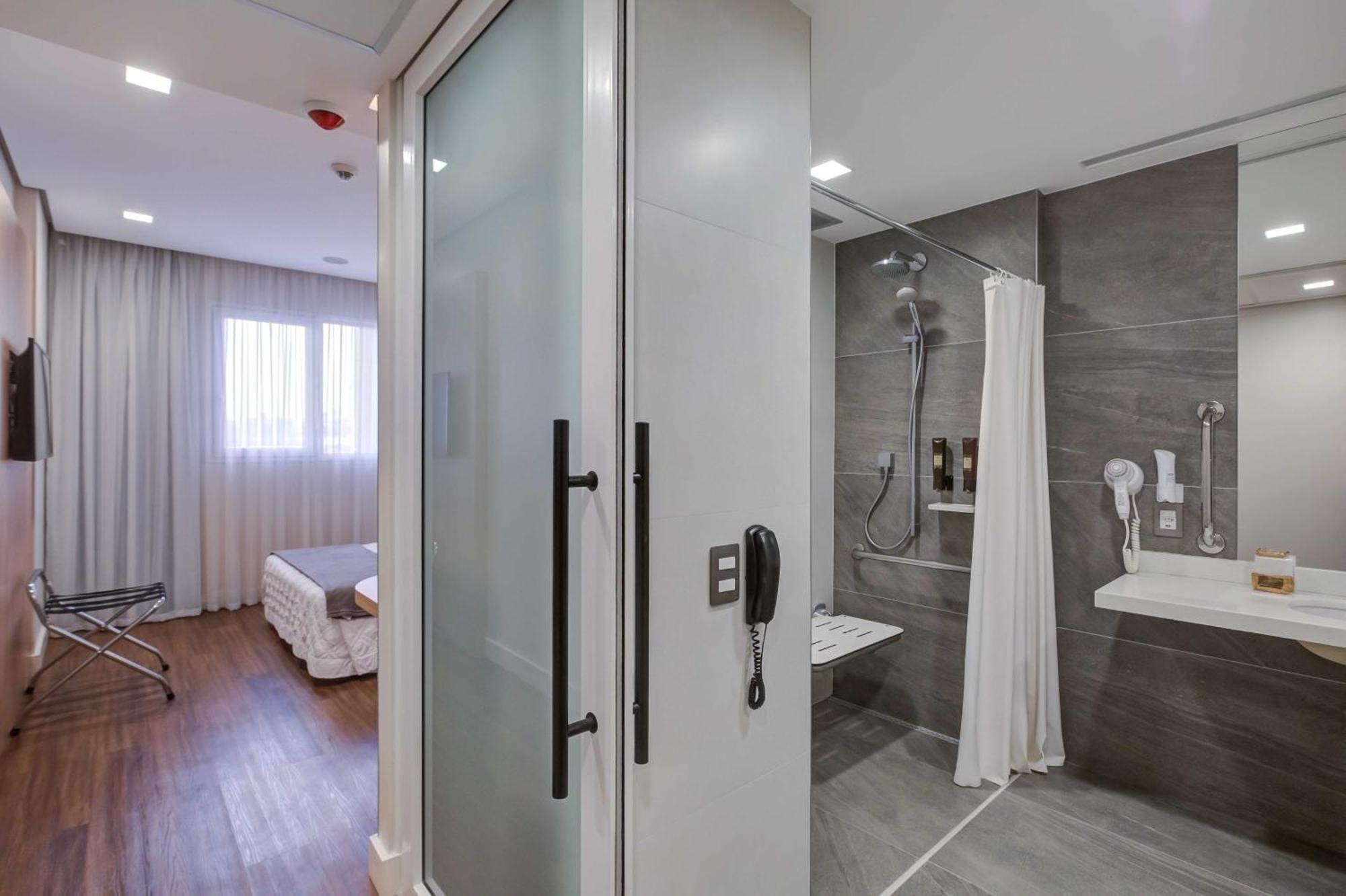 Queen Room - Disability Access