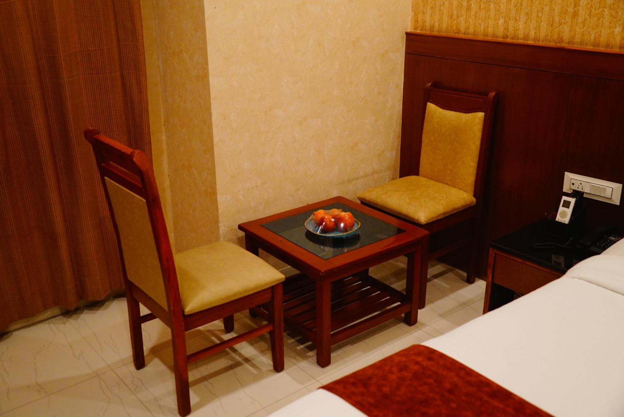 Deluxe Double Room (2 Adults + 1 Child)