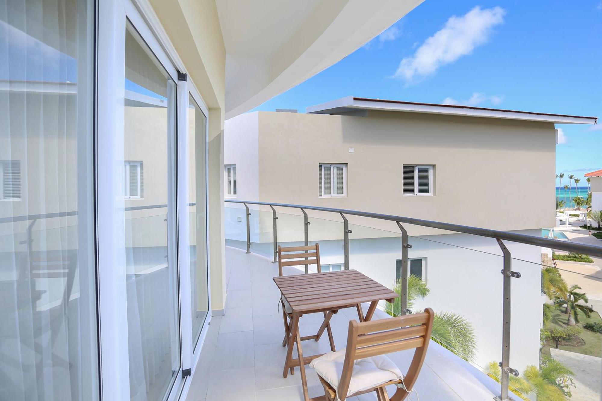 Two-Bedroom Deluxe Apartment with Balcony