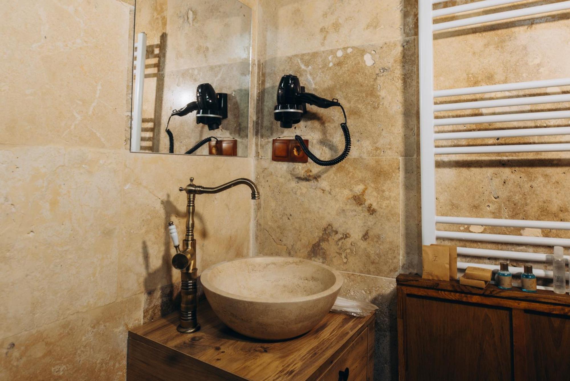 Queen Room with Spa Bath