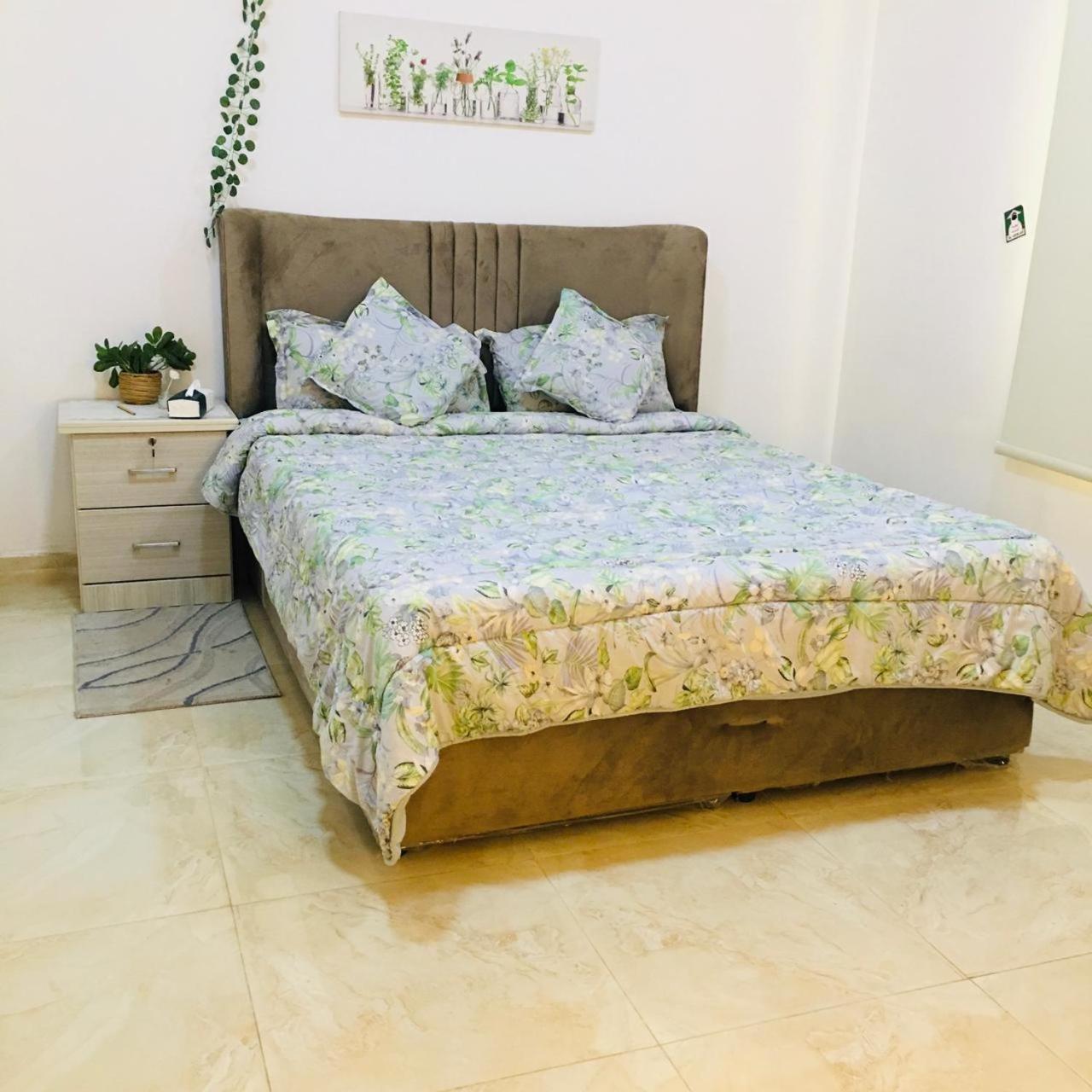 Deluxe Room (2 Adults + 1 Child)