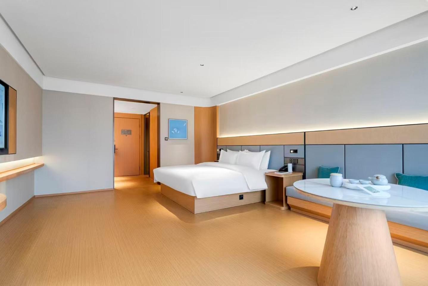 Business Queen Room