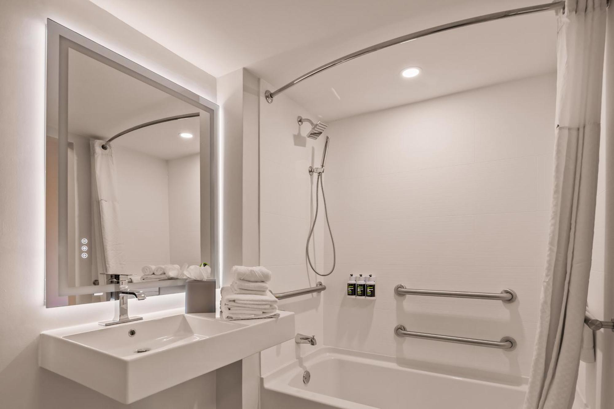 Two Twin Beds Mobility/Hearing Accessible Room Tub with Grab Bars - Non Smoking