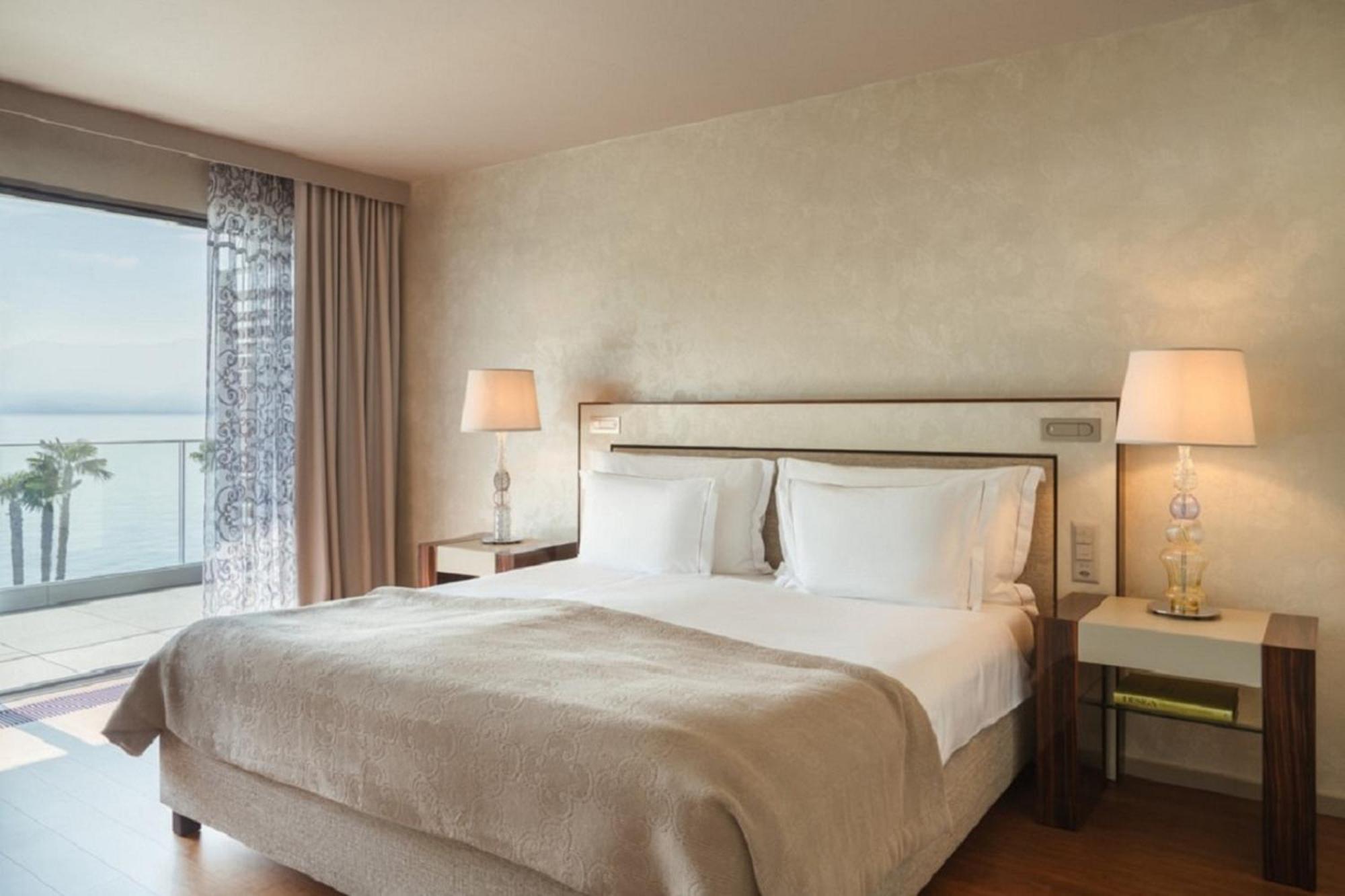 Deluxe Suite with Lake View