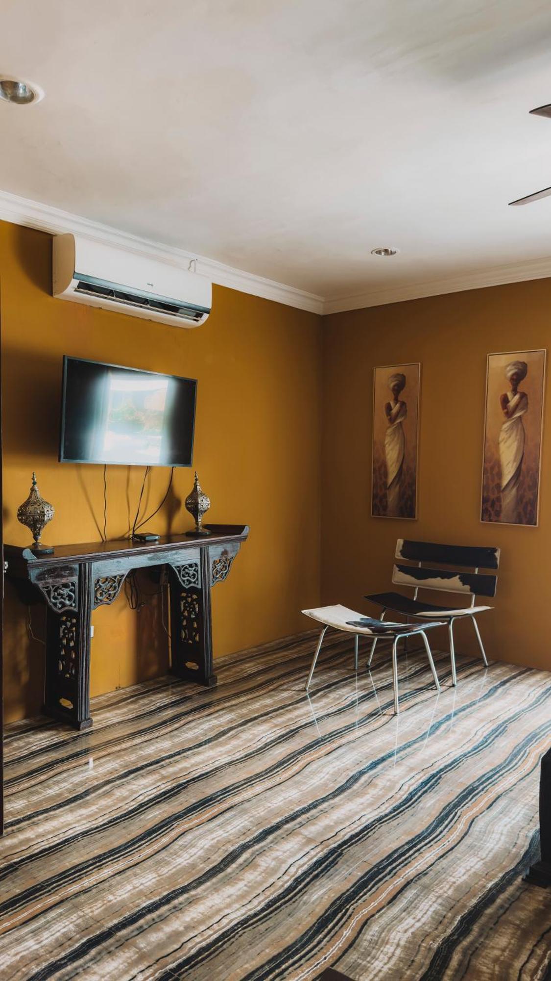 Deluxe King Room