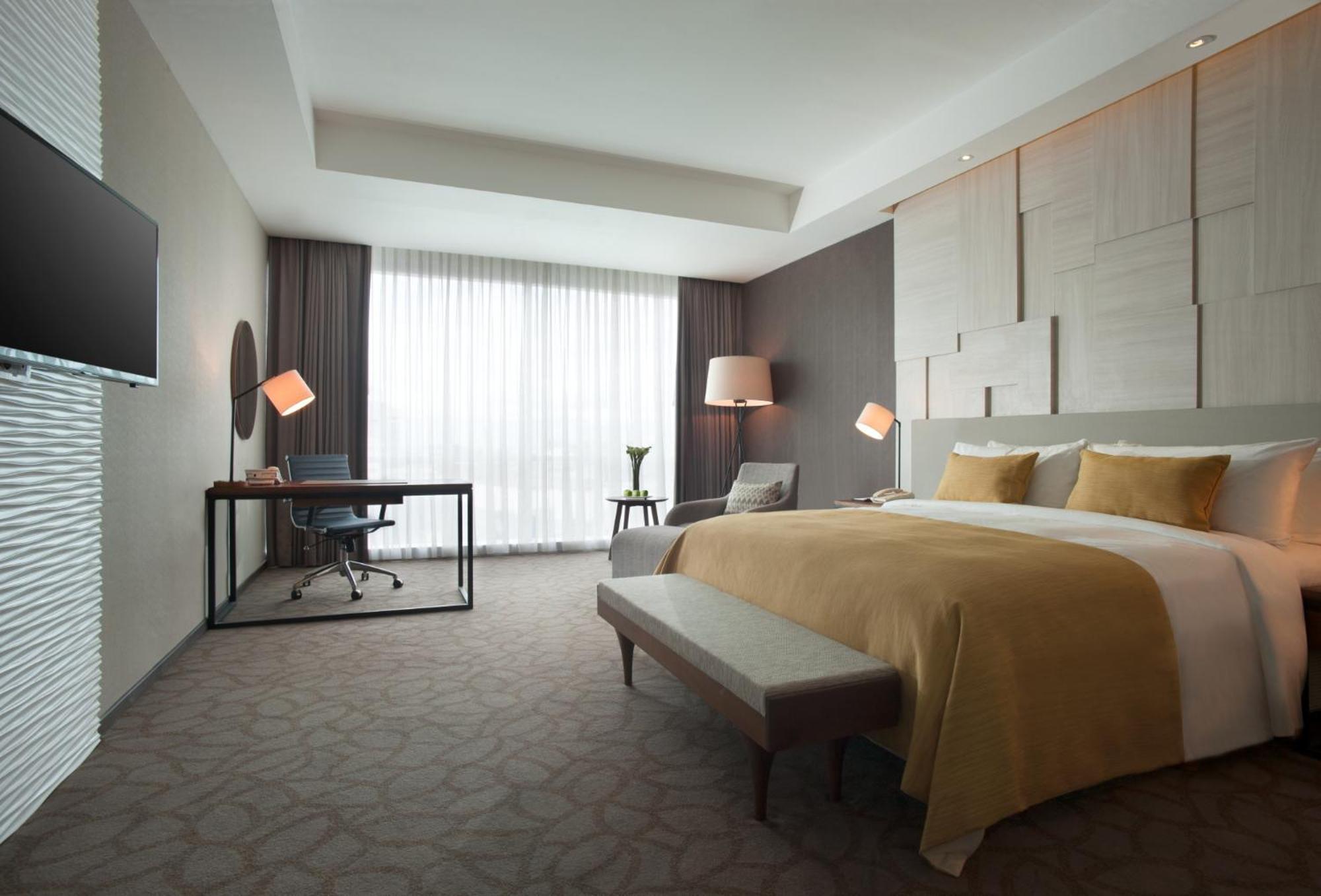 Standard Queen Room - Lounge Access