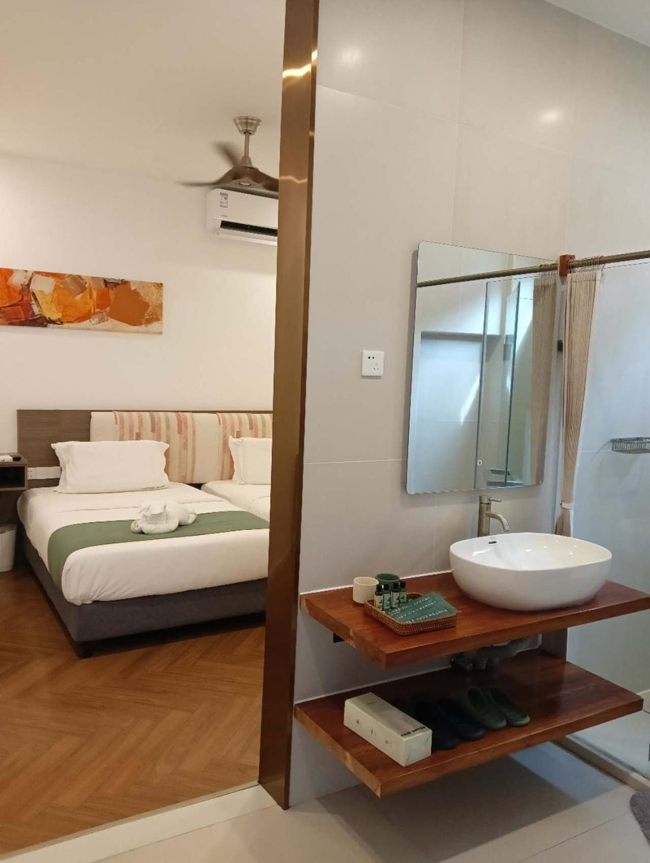 Standard Twin Room with Garden View