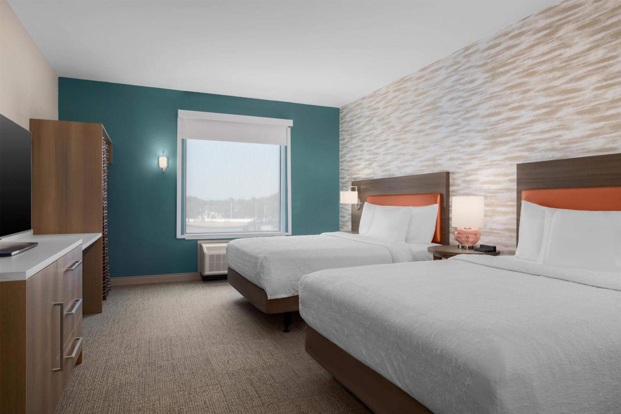 Queen Suite with Two Queen Beds and Roll-In Shower - Mobility Access/Non-Smoking