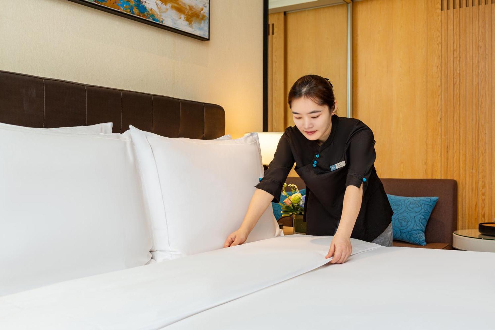 Deluxe Room (2 Adults + 1 Child)