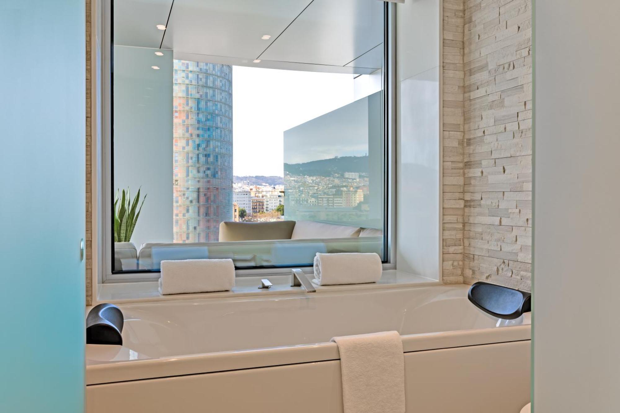 Deluxe Suite with Spa Bath