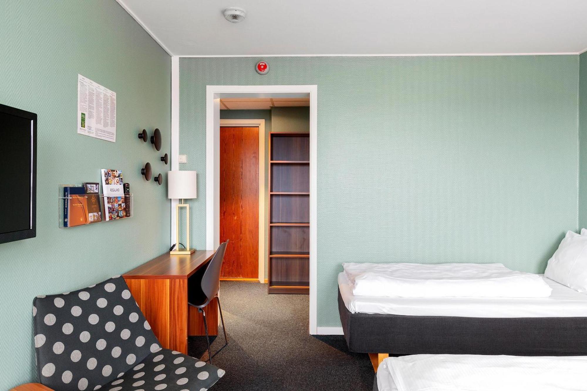 Standard Triple Room with Three Single Beds - Non-Smoking