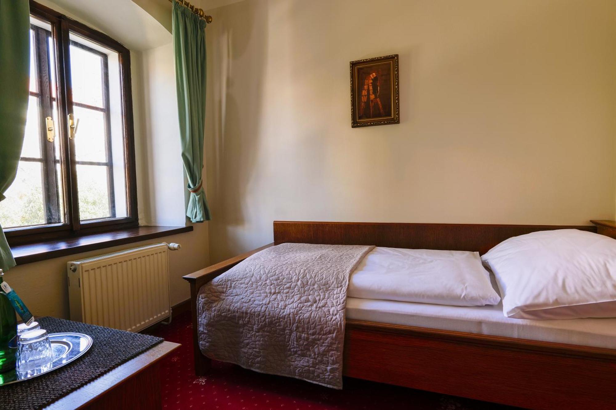Deluxe Triple Room with King Size Bed