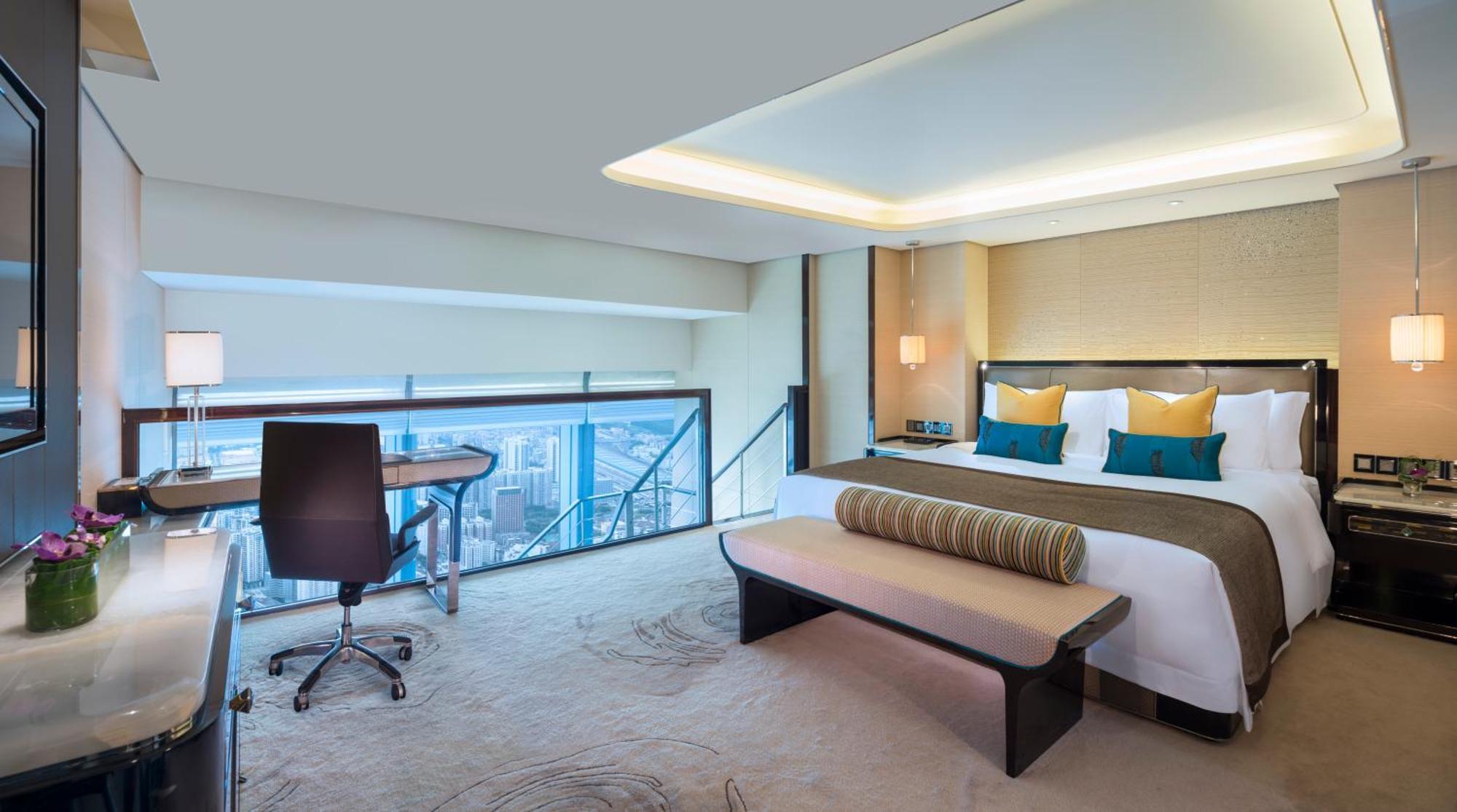 Metropolitan King Suite with City View