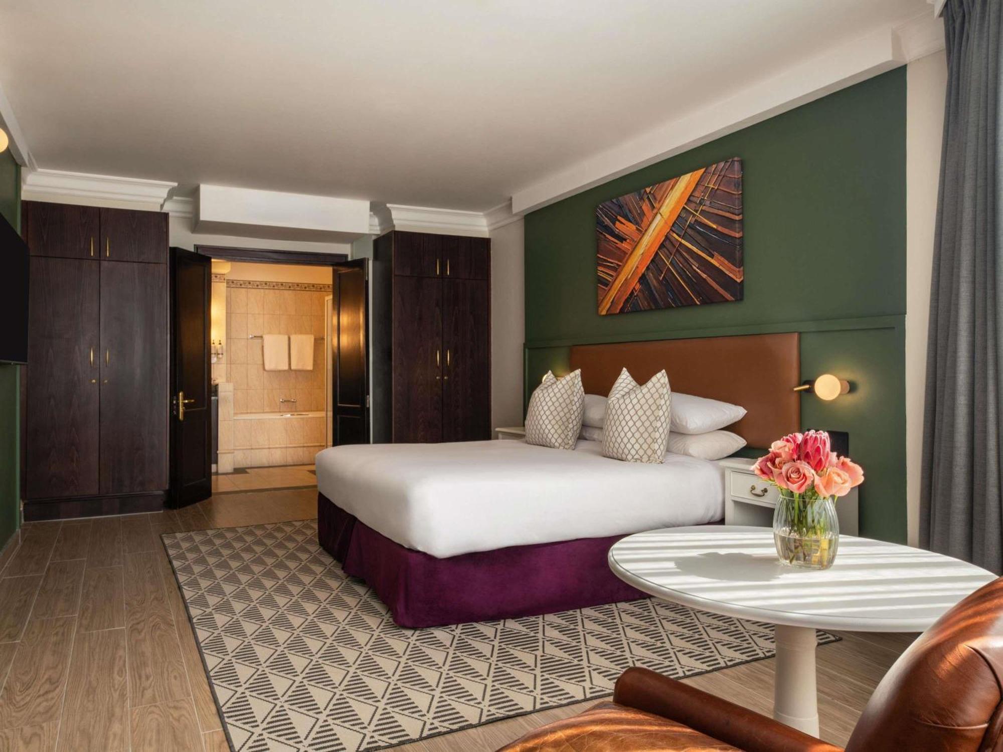 One-Bedroom King Suite with Garden View