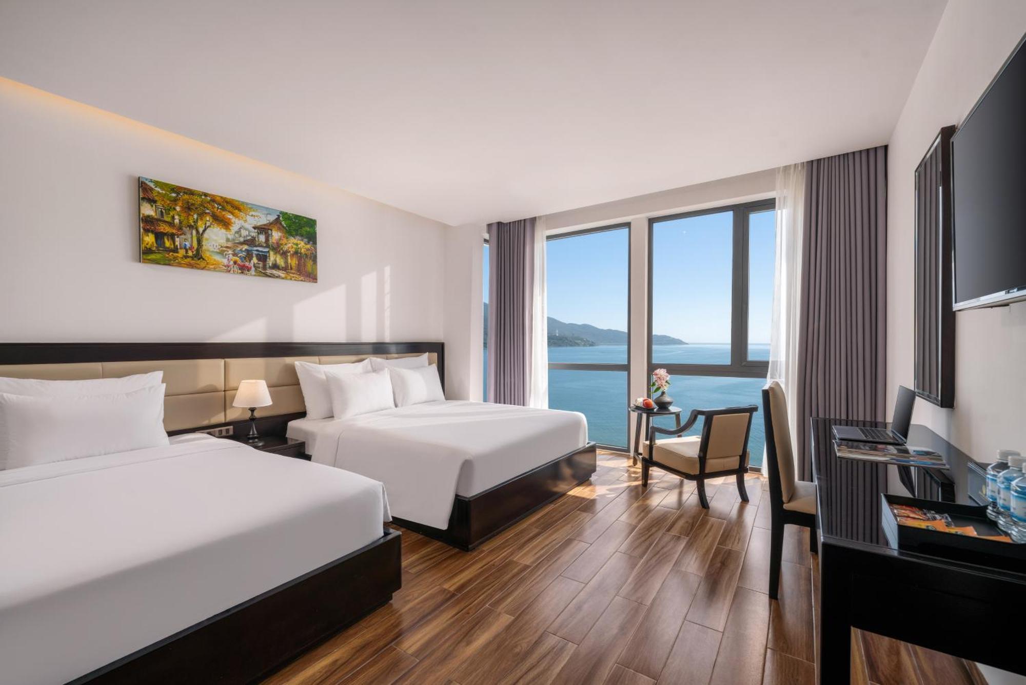 Deluxe Triple Room with Sea View