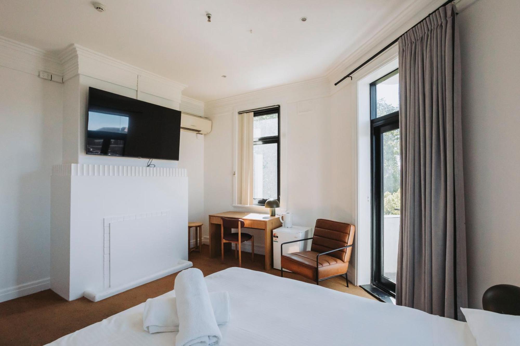 Queen & Single room with Shared Bathroom