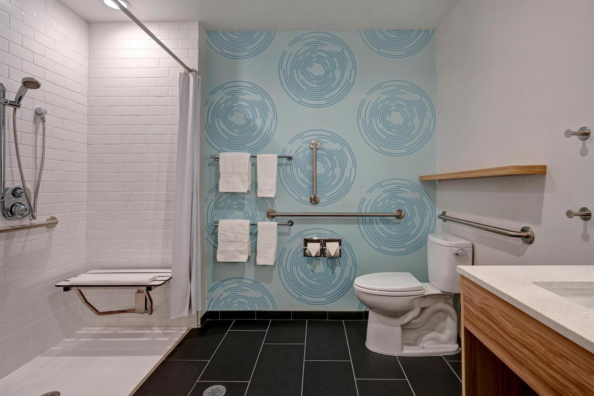 Queen Room with Two Queen Beds and Roll-In Shower - Mobility and Hearing Access