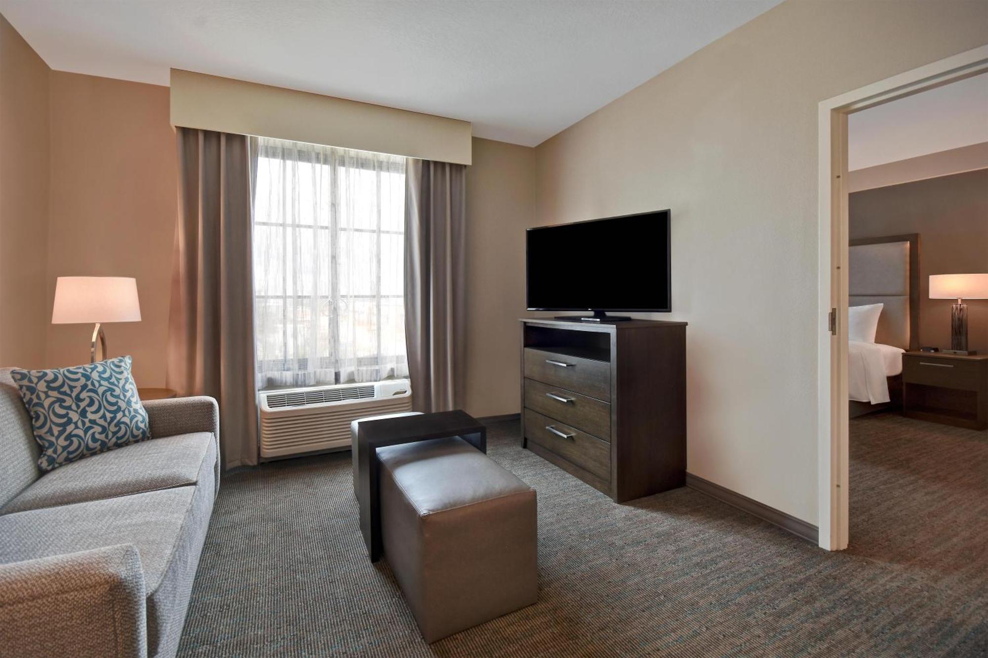 One-Bedroom King Suite - Non-Smoking