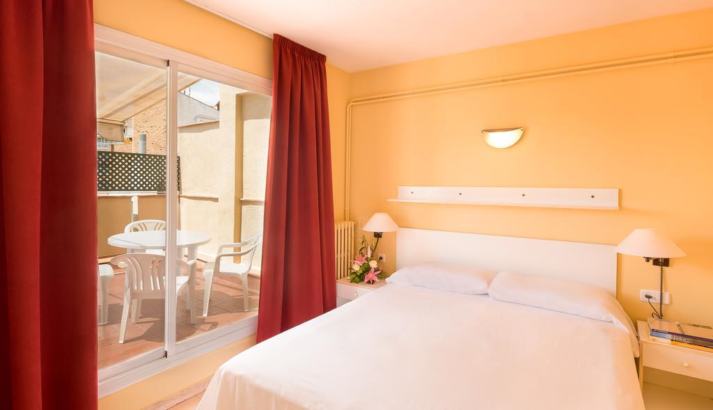 One-Bedroom Apartment with Terrace (2 Adults)
