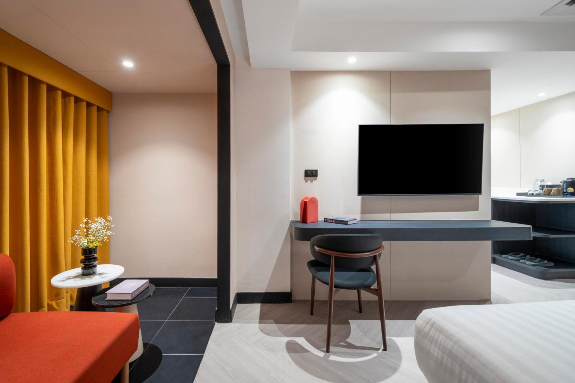 Deluxe Queen Room