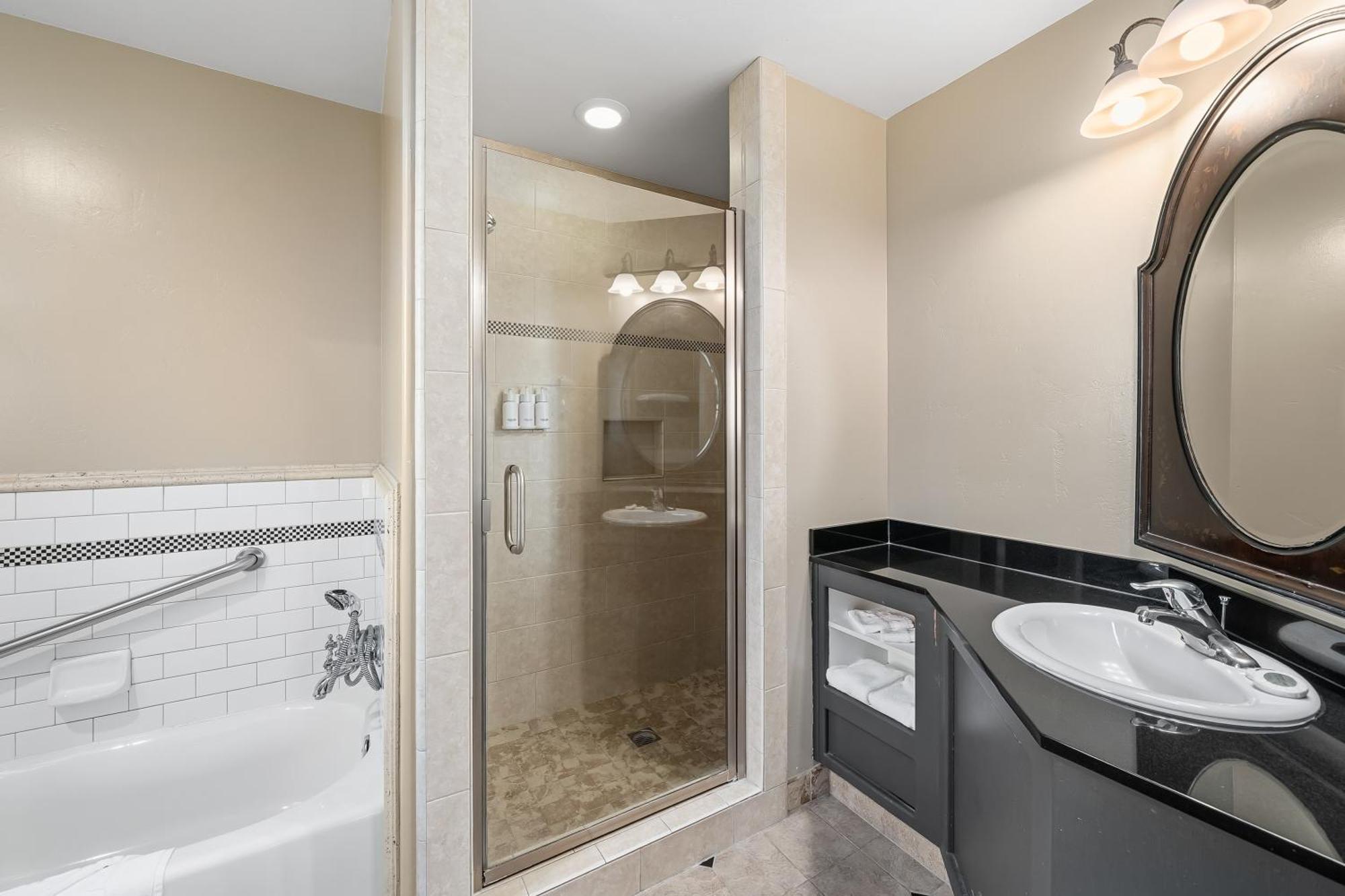 Deluxe King Suite