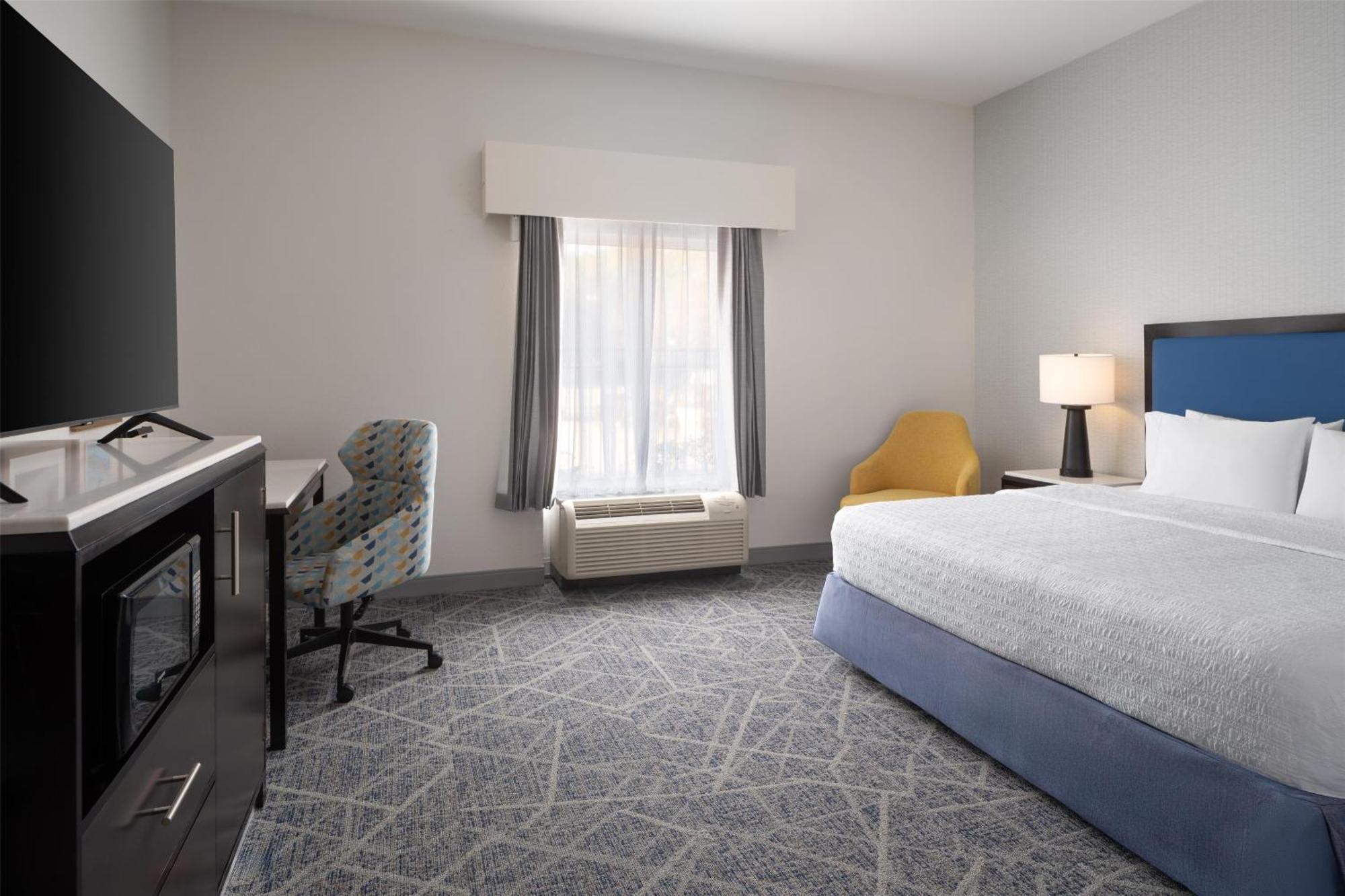 King Room with Accessible Tub - Mobility and Hearing Access/Non-Smoking