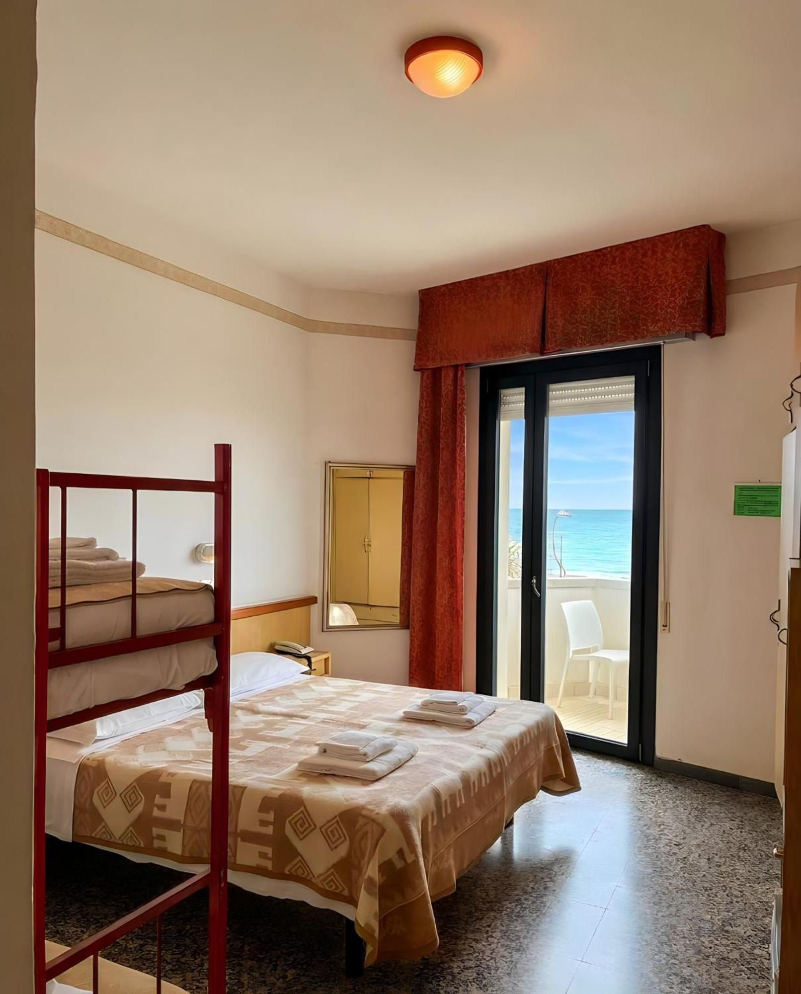 Triple Room with Front Sea View